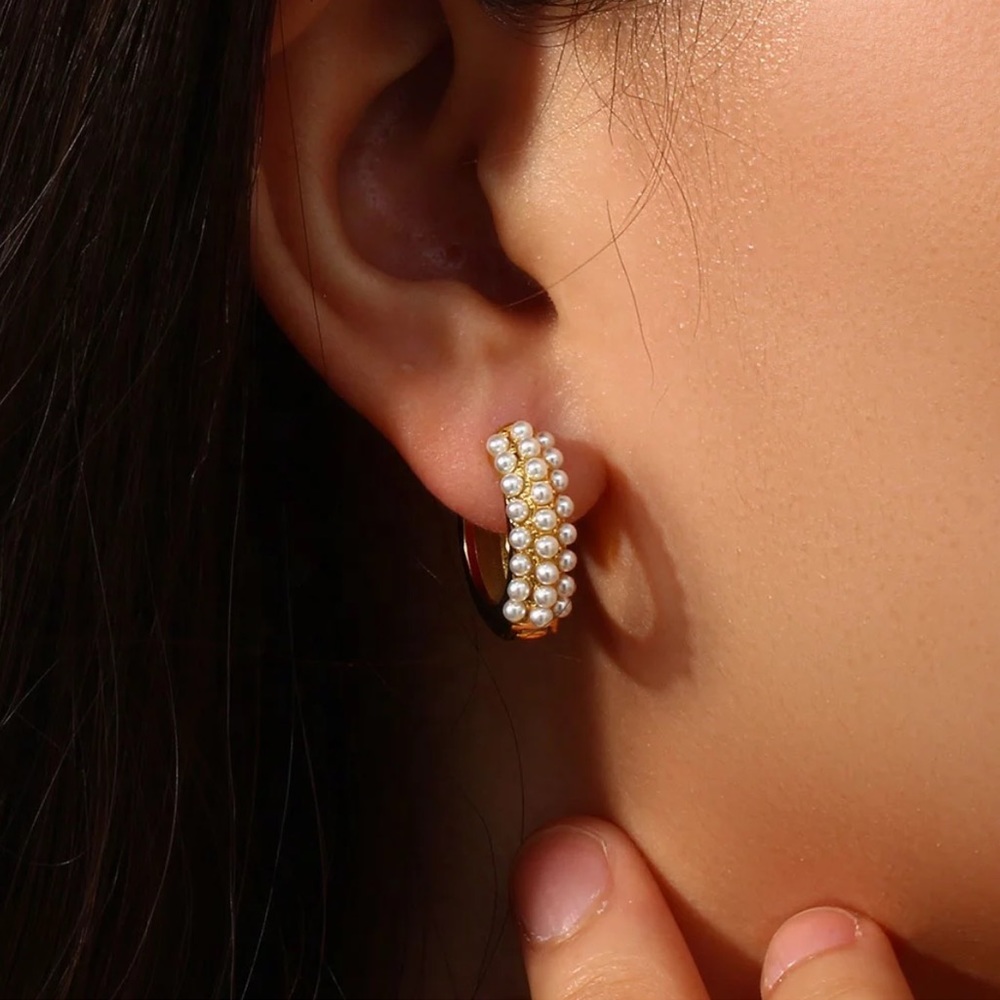 New 18K Gold Fresh Water Pearl Huggies Earrings,wonderful Earrings, wow Earrings - Picture 2 of 6